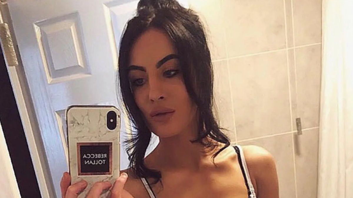 Becky Tollan zmarła w konsekwencji przedawkowania narkotyków. Dzień wcześniej została matką