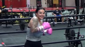 Dziewczyna Artura Szpilki nie wyklucza walki w Fame MMA. Postawiła jednak warunek