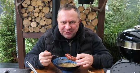 Tomasz Strzelczyk odtworzył przepis na zupę z 1904 r. Podstawą cebula i kości