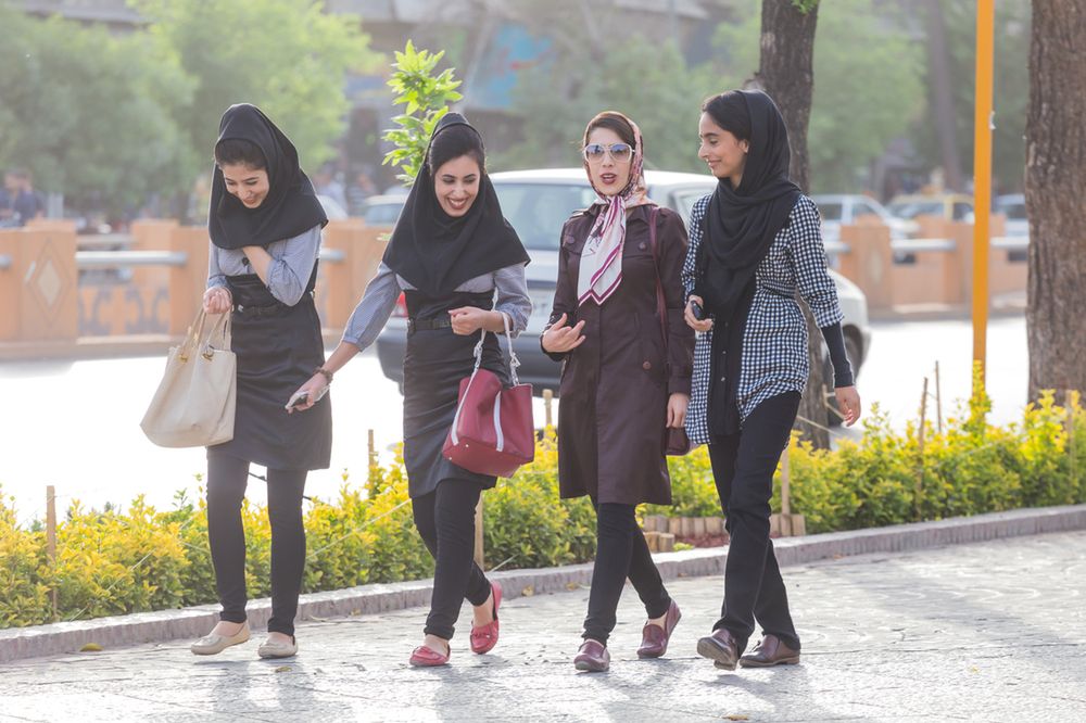 Podziemne życie w kraju ajatollahów. Iran i jego zakazane przyjemności
