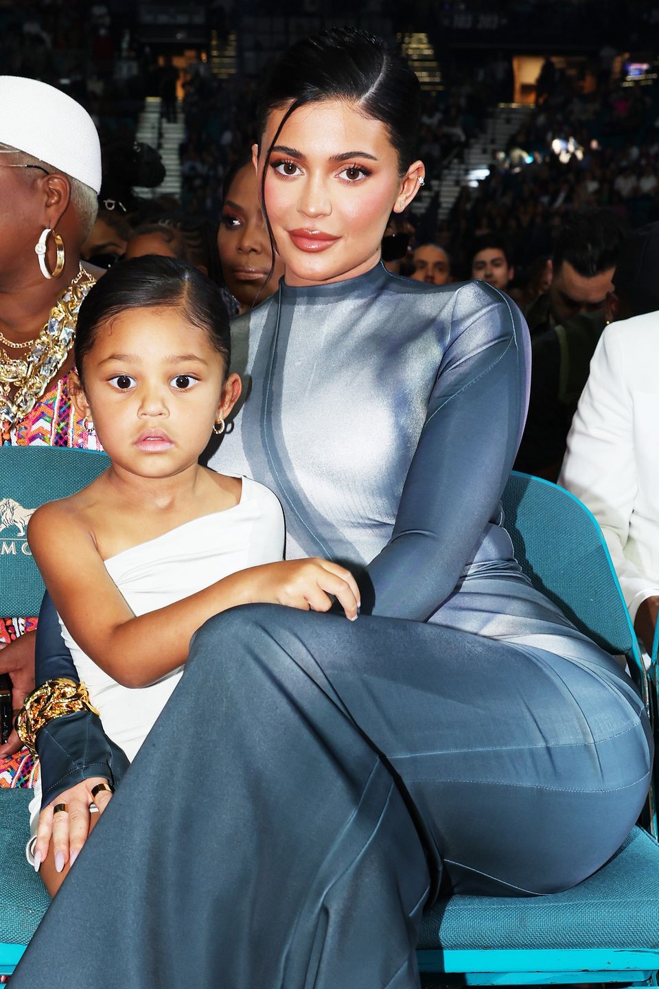 Stormi kradnie show Kylie Jenner i Travisowi Scottowi na gali