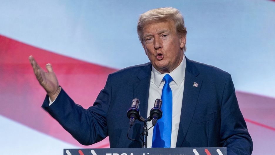 2024 Republican presidential candidates deliver remarks at the Pray Vote Stand Summit
epa10863429 Former US President and the 2024 Republican presidential candidate Donald J. Trump delivers a campaign speech at the Pray Vote Stand Summit in Washington, DC, USA, 15 September 2023. Former President Trump holds a commanding lead in the Republican primary with Florida Governor Ron DeSantis in a distant second place.  EPA/SHAWN THEW 
Dostawca: PAP/EPA.
SHAWN THEW