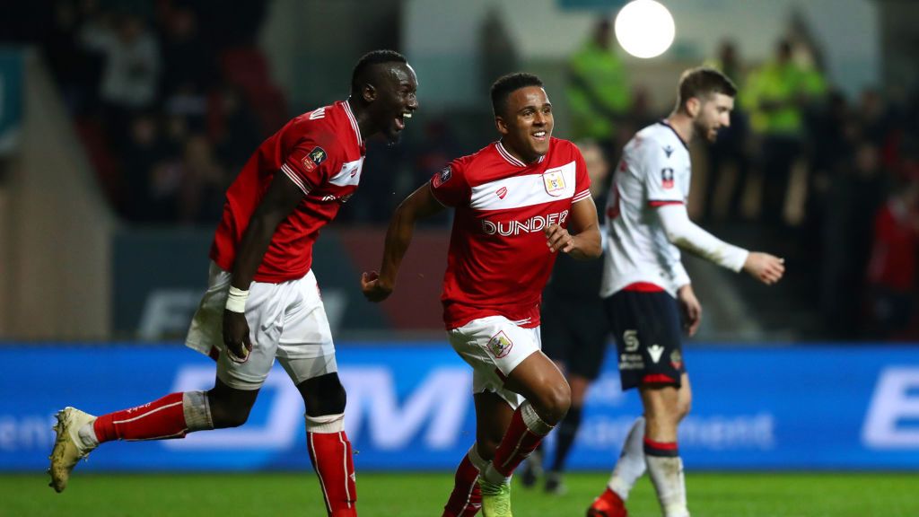 Getty Images / Michael Steele / Na zdjęciu: piłkarze Bristol City