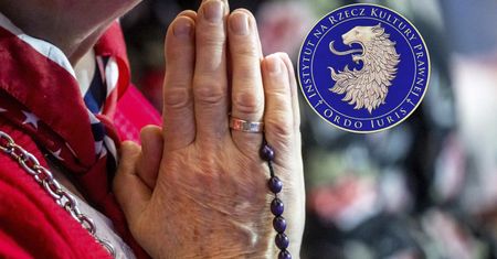 Módl się, różańce sprzedawaj, a o kasę walcz. Wielka kłótnia ojców Ordo Iuris