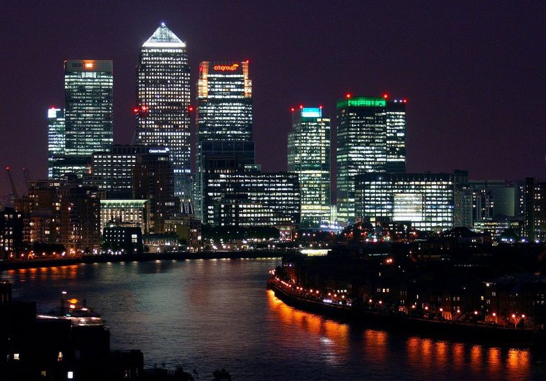Canary Wharf w Londynie. Tu swoje światowe lub europejskie siedziby mają m.in. Barclays, Citigroup, Credit Suisse, HSBC, J.P. Morgan i Morgan Stanley.