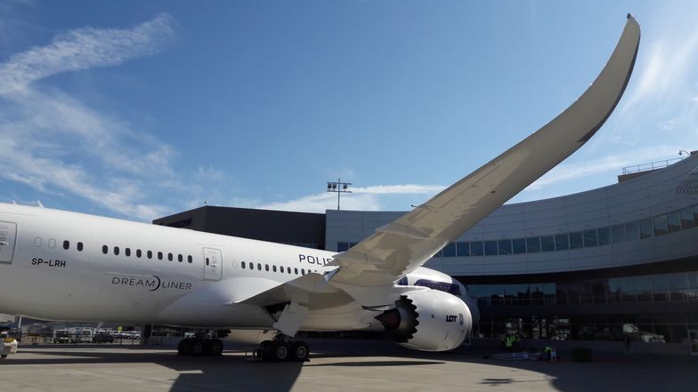 Samoloty dla PLL LOT. Ósmy dreamliner jest już w Warszawie