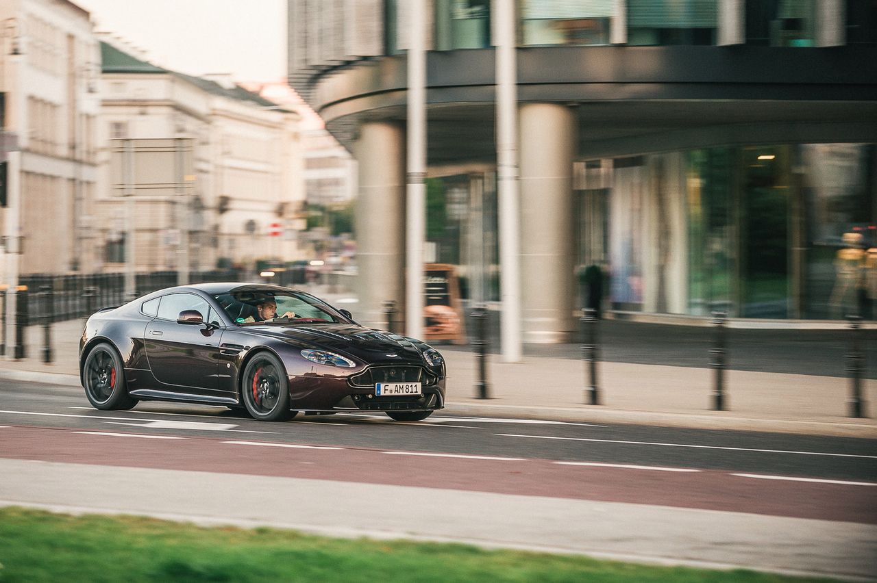 Aston Martin V12 Vantage S (2017) - zdjęcia, wnętrze