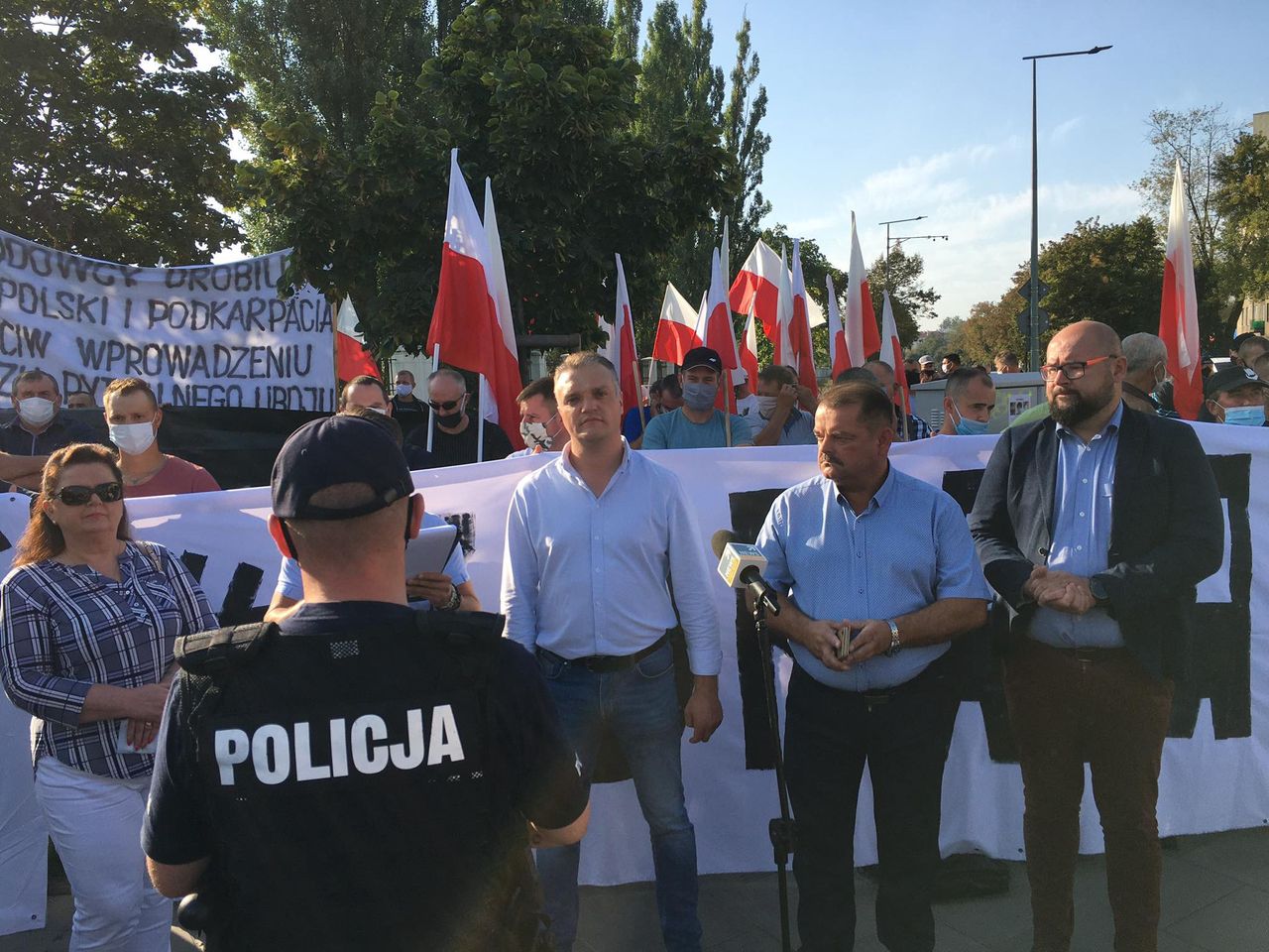 Piątka dla zwierząt. Protest rolników przed siedzibą PiS