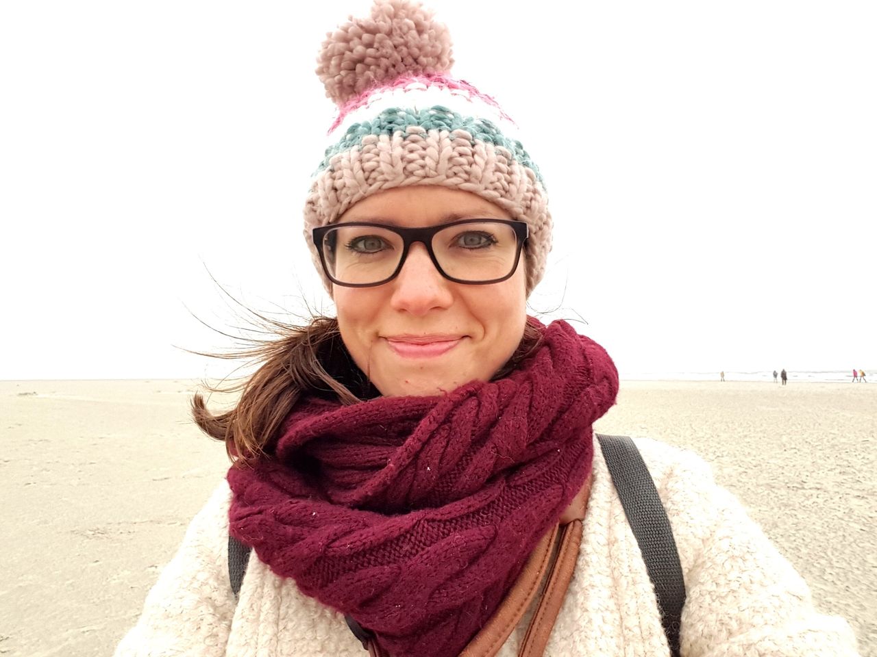 Pompon na czapce to nie dekoracja. Mało kto o tym wie