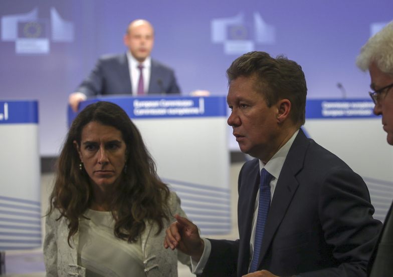 Aleksiej Miller, szef Gazpromu (po prawej)</br> i minister energetyki Ukrainy Jurij Prodan (w tle po lewej)</br>