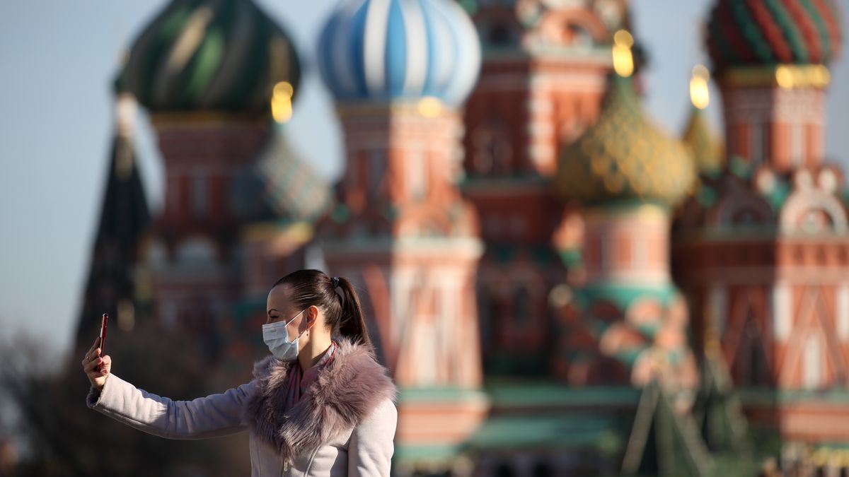 Moscow Starts Shutting Down as Kremlin Says No Epidemic Here
Bloomberg
covid19, covid 19, communicable diseases, pandemic, viral, emea, bric countries, coronavirus2020, disease, illness, russian, infectious diseases, consumer goods, retail, health, consumer goods, retailing, business news, industries