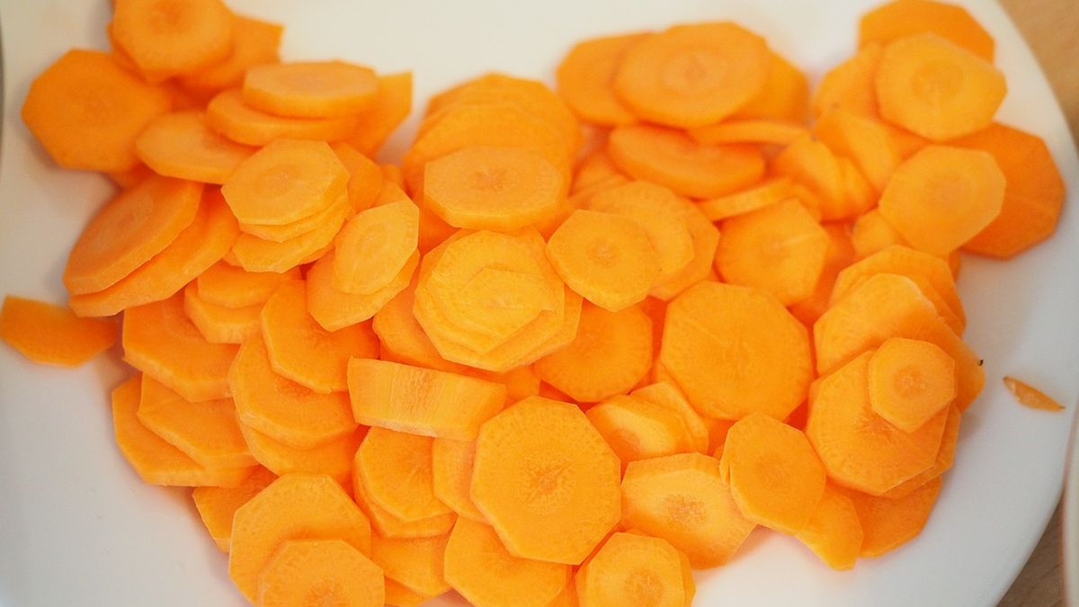 Gotowana mrożona marchew z dodatkiem soli, odsączona