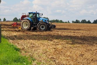 Opłata paliwowa jeszcze nie weszła, a rolnicy już apelują o większe dopłaty