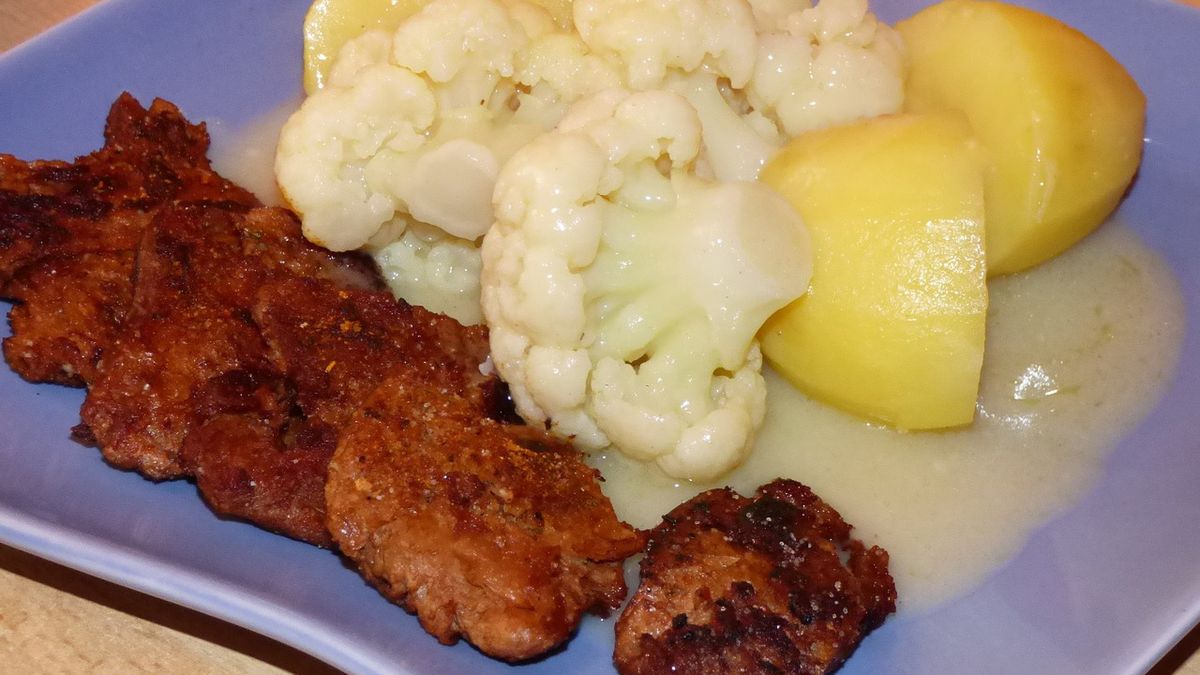 Gotowany kalafior z dodatkiem soli, odsączony