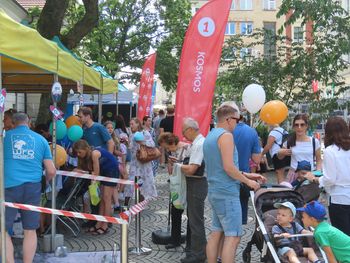 Centrum Nauki Keplera ma już dziesięć lat. Dziś jego pracownicy działali na zielonogórskim deptaku podczas Pikniku Naukowego