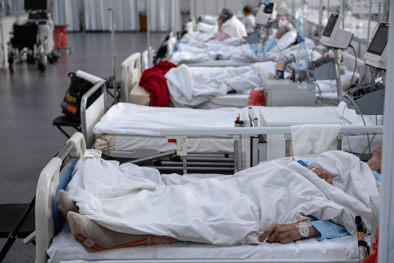 Mylimy się? Naukowiec bije na alarm ws. koronawirusa