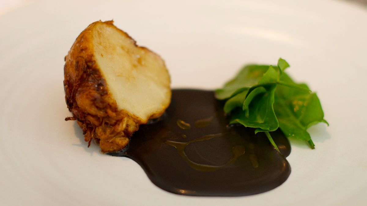 Gotowany seler z dodatkiem soli, odsączony