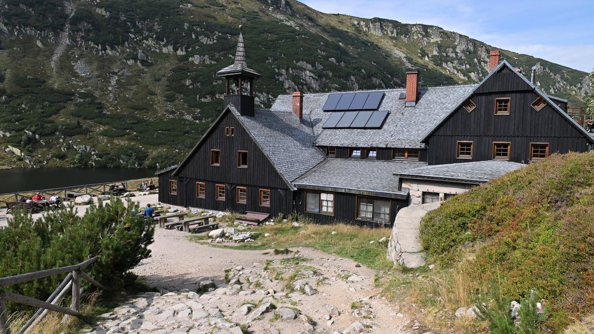 Schronisko PTTK Samotnia
Karkonosze, 14.09.2023. Schronisko PTTK "Samotnia" im. Waldemara Siemaszki nad Ma�ym Stawem, w Kotle Ma�ego Stawu, w Karkonoszach, 13 bm. (mk/dw) PAP/Maciej Kulczy�ski
*** Zdj�cie do depeszy PAP pt. Karkonosze/ Wieloletni najemcy Samotni maj� przed�u�on� umow� do 15 maja ***
Maciej Kulczy�ski
karkonosze, ma�y staw, Schronisko PTTK Samotnia, Waldemara Siemaszki