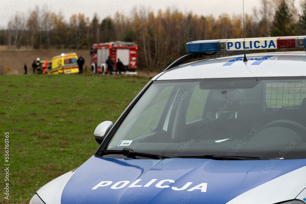 Ciągnik ruszył sam, 82-latek walczy o życie – dramat podczas prac rolnych