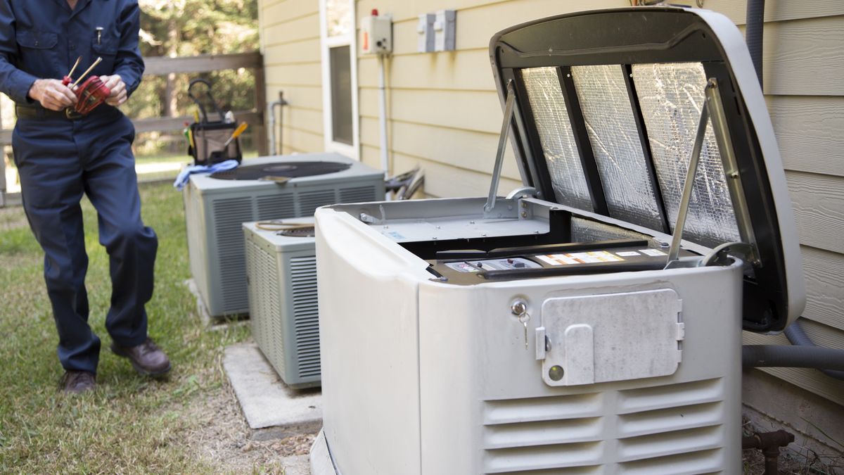 Termomodernizacja budynku może obejmować wiele przedsięwzięć: od ocieplenia ścian zewnętrznych po zmianę źródła energii cieplnej.