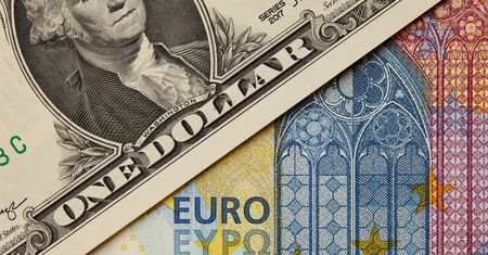 Kursy walut 17.12.2021. Piątkowy kurs funta, euro, dolara i franka szwajcarskiego