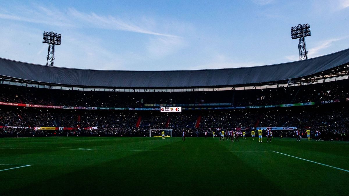 Stadion piłkarski w Rotterdamie tuż po awarii oświetlenia