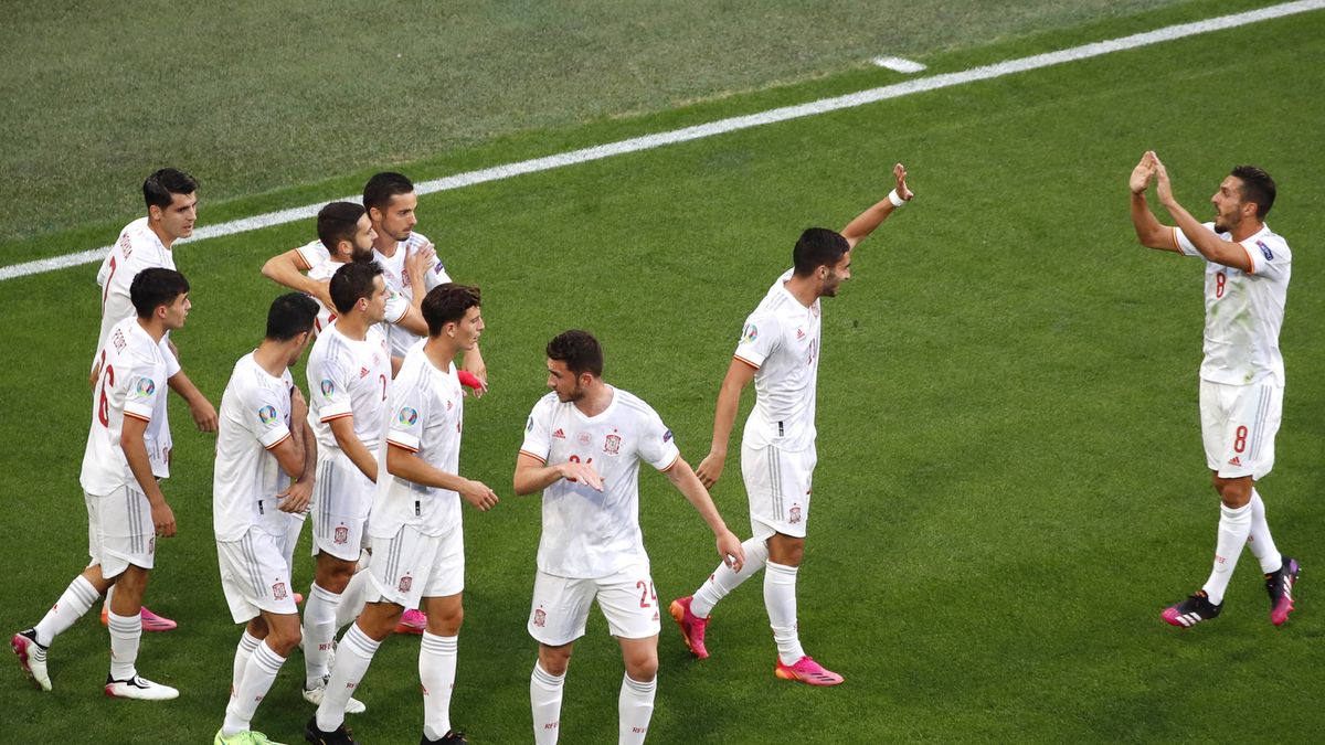 Zdjęcie okładkowe artykułu: PAP/EPA / Anton Vaganov / Na zdjęciu: radość piłkarzy reprezentacji Hiszpanii