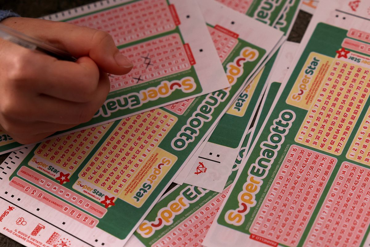 Senior z Włoch myślał, że wygrał w loterii równowartość ponad 276 mln złotych. 