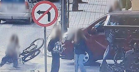 Nastolatki nie zachowały ostrożności. Wpadły wprost pod auto