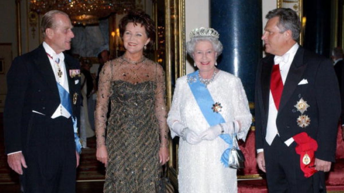 (Pool/Tim Graham Picture Library / Contributor) Ówczesna polska para prezydencka dostąpiła zaszczytu spotkania z królową Elżbietą. Było mnóstwo stresu 