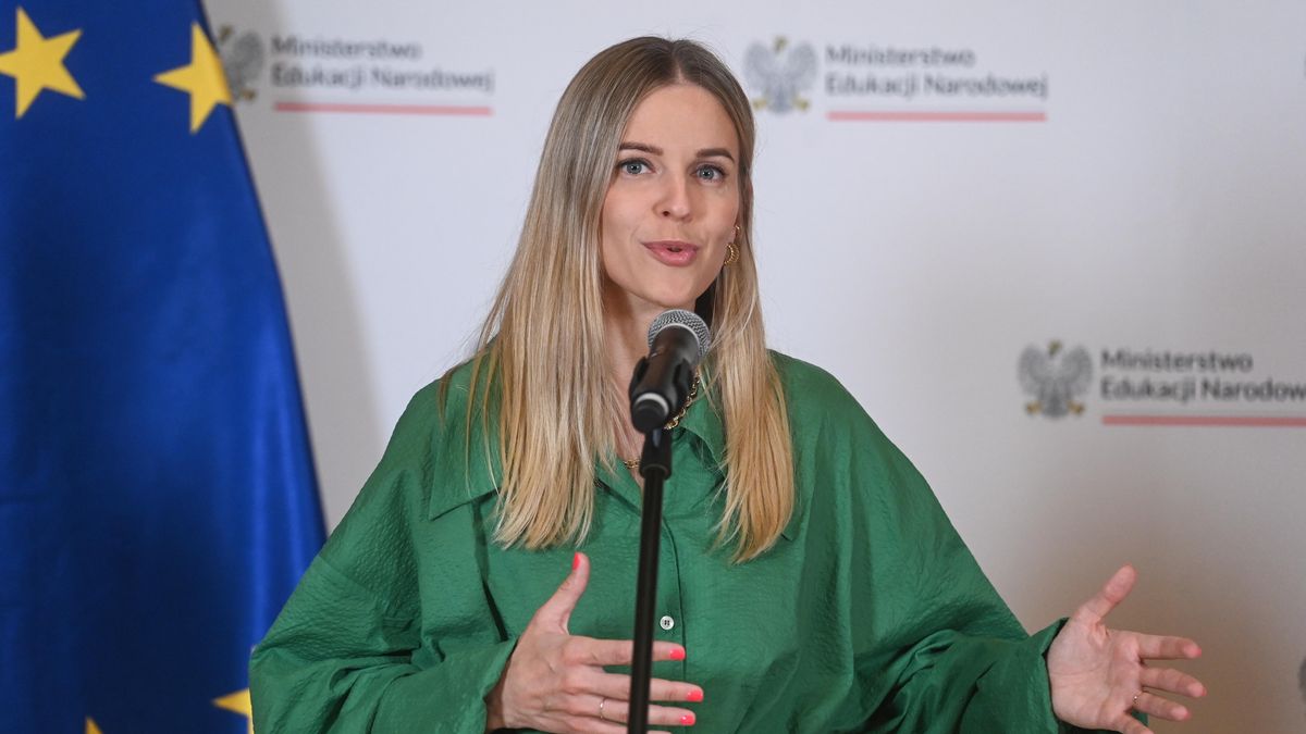 Aleksandra Gajewska
Warszawa, 30.07.2024. Sekretarz stanu w Ministerstwie Rodziny, Pracy i Polityki Społecznej Aleksandra Gajewska podczas konferencji prasowej, 30 bm. w MEN w Warszawie. Temat konferencji: "Dzienny opiekun w przedszkolach i szkołach - współpraca MEN i MRPiPS". (pn/zkoc) PAP/Piotr Nowak
Piotr Nowak
dzienny opiekun, edukacji, men, minister, mrpips, polityk, sekretarz stanu, współpraca MEN i MRPiPS