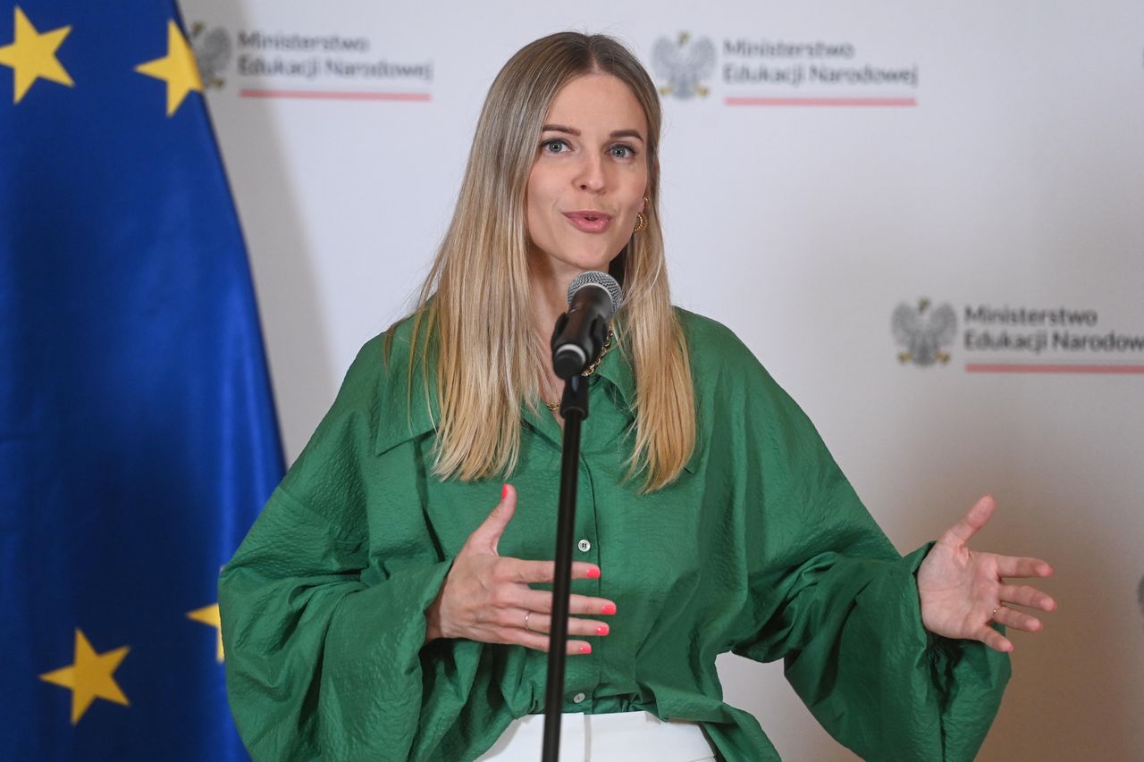 "W imieniu rządu informuję". Ministra zabrała głos ws. 800 plus