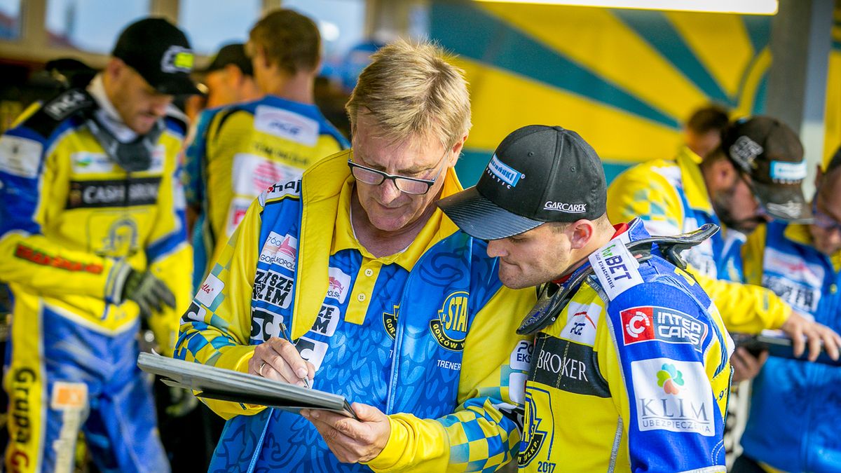 WP SportoweFakty / Tomasz Jocz / Na zdjęciu: trener Stanisław Chomski w rozmowie z Bartoszem Zmarzlikiem