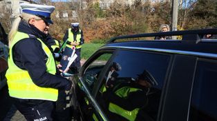 Rozpoczęła się policyjna akcja "Znicz". Blisko 900 policjantów na drogach