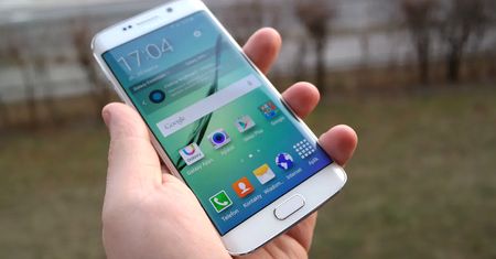 Samsung kopie w grobie coraz głębiej. Galaxy S6 załapał się na aktualizację