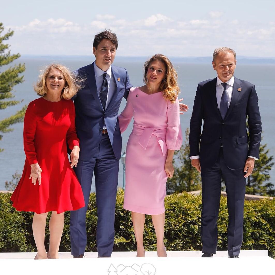Donald Tusk z premierem Kanady - Justinem Trudeau. Politykom towarzyszyły ich piękne małżonki - Małgorzata Tusk oraz Sophie Grégoire.