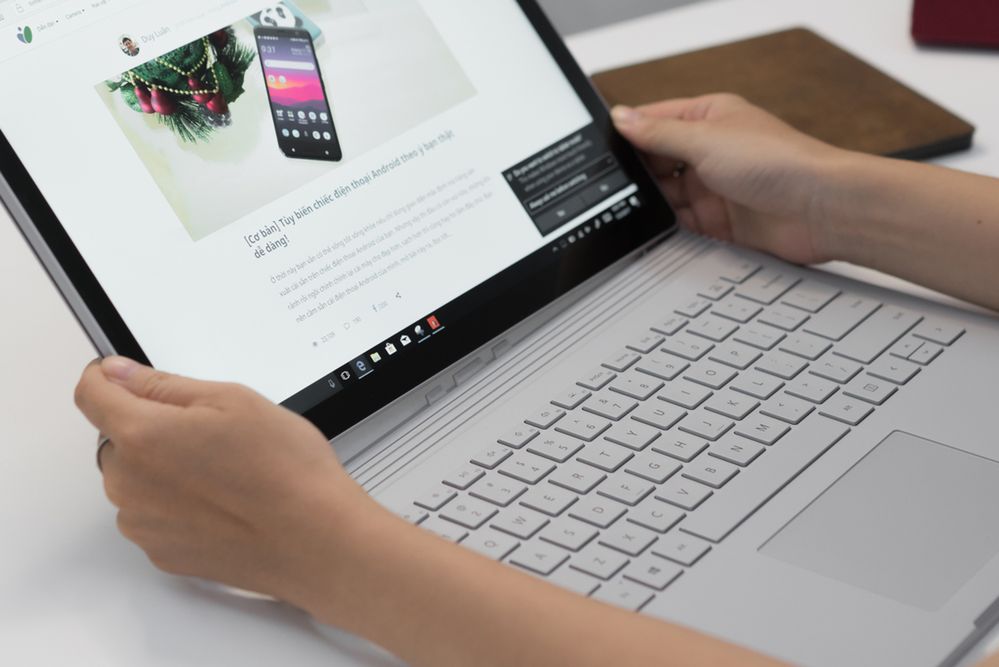 Surface Book 2, ponoć niezwykle podobny do "trójki", fot. Shutterstock.com