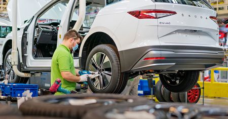 Škoda ogranicza produkcję Enyaqa w Czechach. Brakuje części z Ukrainy