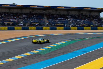Reset na torze. Długi sprint do mety po samochodzie bezpieczeństwa w Le Mans