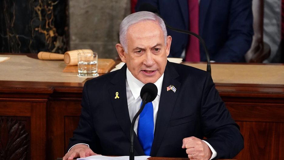 Israeli Prime Minister Netanyahu addresses joint meeting of US Congress in Washington, DC
epaselect epa11494581 Prime Minister of Israel Benjamin Netanyahu delivers an address to a joint meeting of Congress in the chamber of the US House of Representatives on Capitol Hill in Washington, DC, USA, 24 July 2024. Netanyahu's address to a joint meeting of the US Congress comes amid a close 2024 US presidential election cycle. Thousands of pro-Palestinian protesters were expected to gather near the US Capitol when Netanyahu becomes the first leader to address the US Congress four times.  EPA/WILL OLIVER 
Dostawca: PAP/EPA.
WILL OLIVER
epaselect