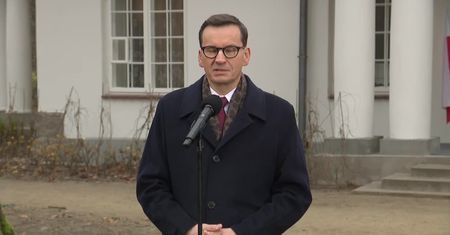 Premier: Chcemy, by przywrócenie pełnych stawek VAT i akcyzy nie wpłynęło na ceny przy dystrybutorze