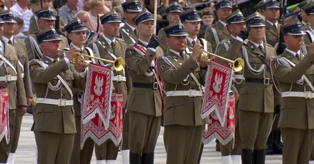 Prezydent i szef MON przemawiali z okazji Święta Wojska Polskiego. Obaj ostrzegali przed rosyjskim imperializmem