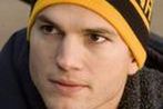 Ashton Kutcher całuje Milę Kunis