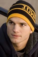 Ashton Kutcher całuje Milę Kunis