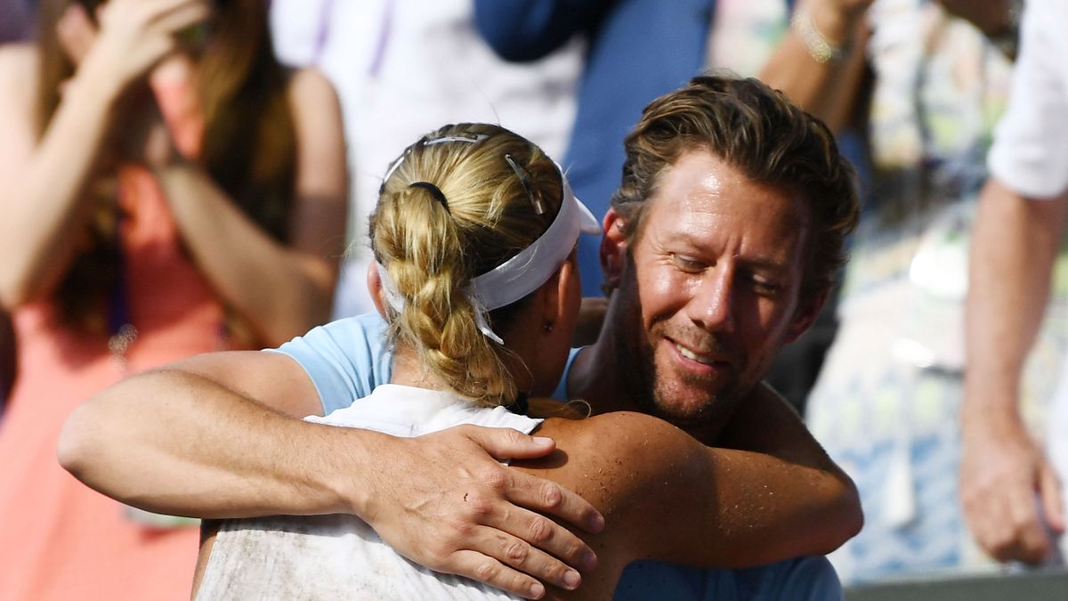 Andżelika Kerber cieszy się razem z trenerem Wimem Fissette'em ze zwycięstwa w Wimbledonie 2018