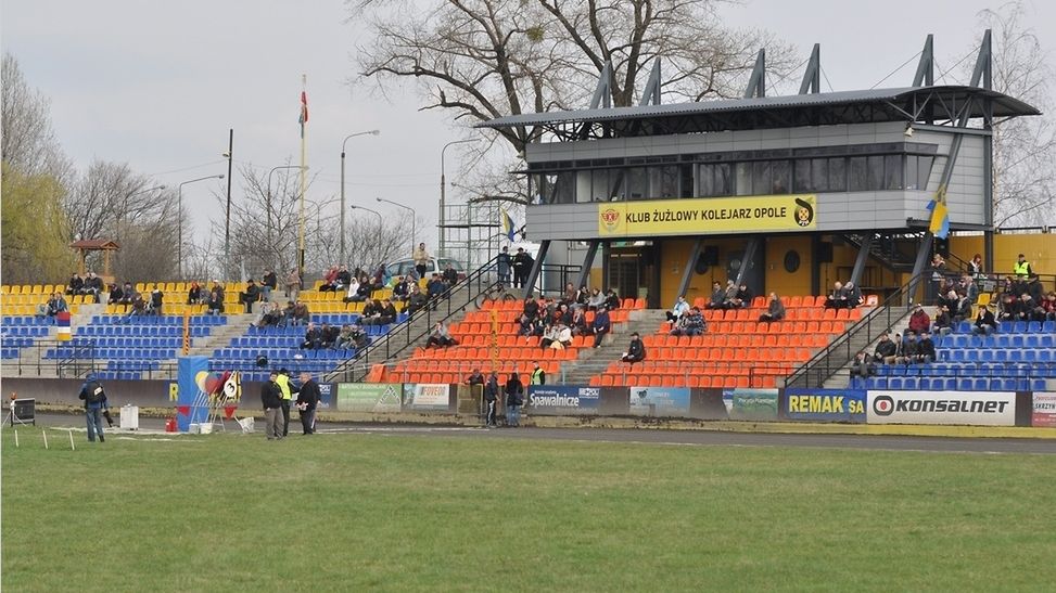 Zdjęcie okładkowe artykułu: Na zdjęciu: Stadion Kolejarza Opole
