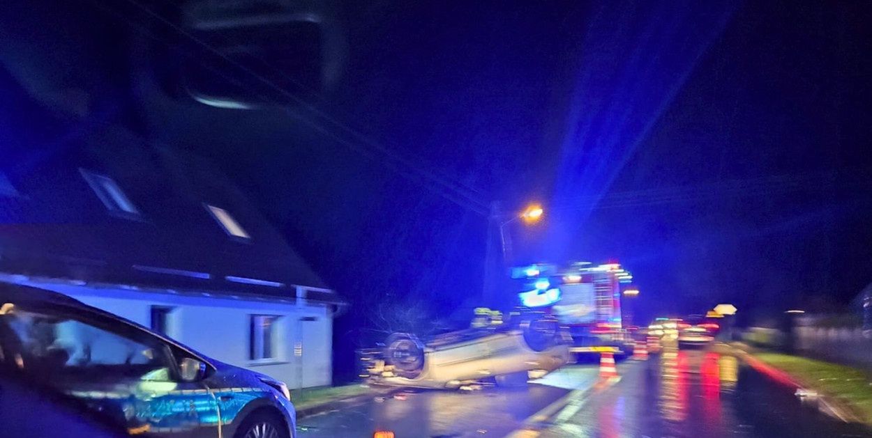 Niezabyszewo: Seat dachował na krajowej "dwudziestce"