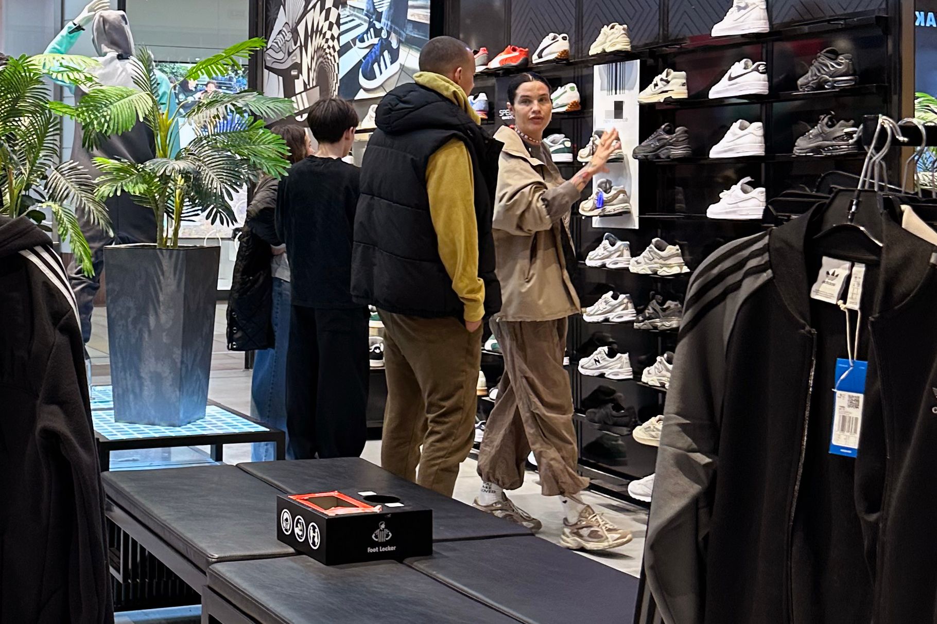 Karolina Gilon ruszyła na łowy zakupowe do sklepu sportowego