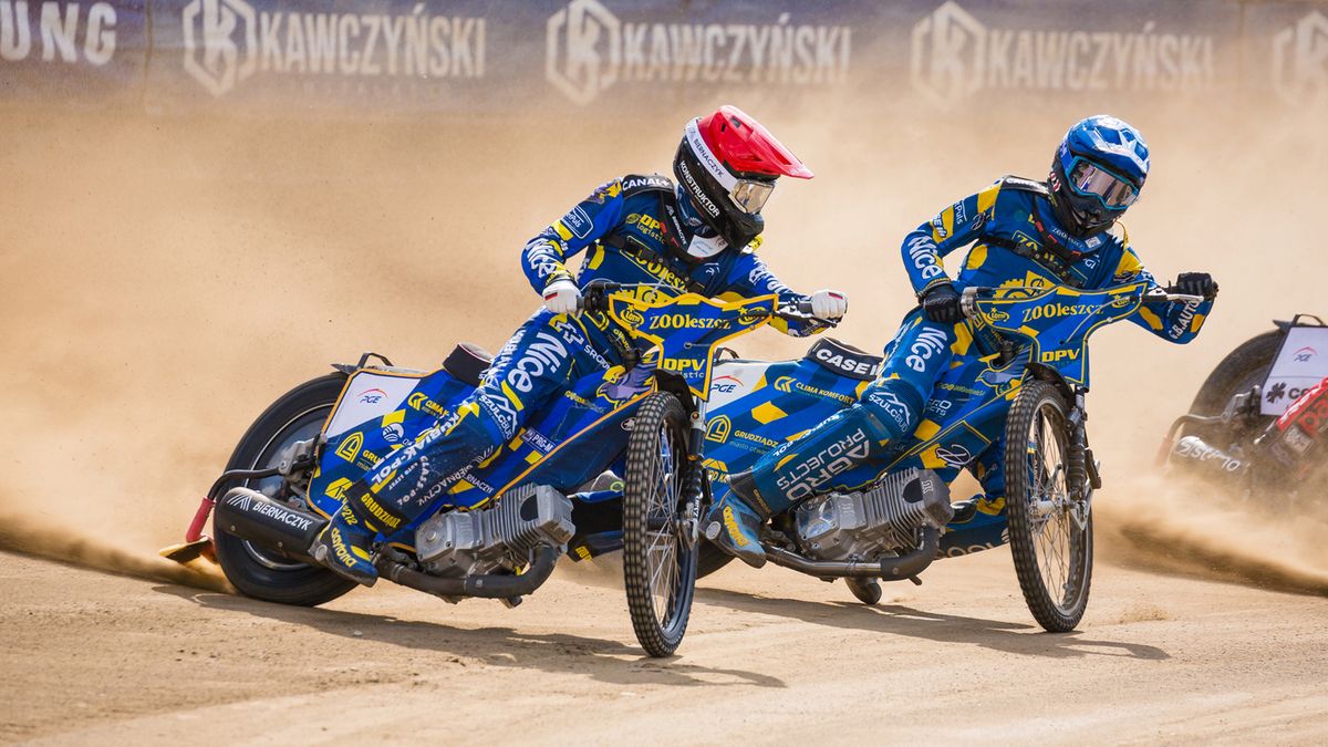 WP SportoweFakty / Krzysztof Konieczny / Na zdjęciu: Kacper Pludra (kask czerwony i Kacper Łobodziński (kask niebieski)