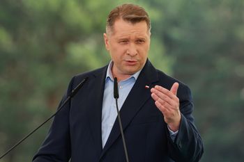 "Praktycznie nic". Czarnek o prądzie z wiatraków. Ekspert już to ocenił